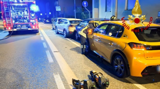 Vercelli - Maxi tamponamento in viale Torricelli: quattro auto coinvolte