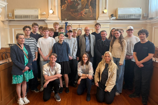 Vercelli – Studenti danesi in visita al Consiglio comunale nell’ambito di un progetto Erasmus+