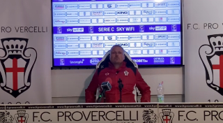 Pro Vercelli sconfitta dal Lecco (0-1): il rigore col FVS pesa, rabbia e orgoglio tra mister Santoni e il dg Fimmanò