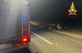 Formigliana - Frontale all’alba: due feriti e intervento dei Vigili del Fuoco