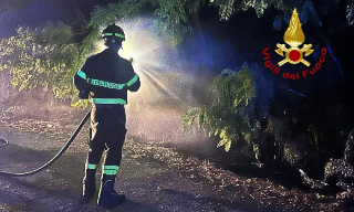 Vercelli - Incendio in corso Rigola: i Vigili del Fuoco evitano il peggio